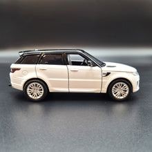 Load image into Gallery viewer, Explorafind 2022 Range Rover Sport White 1:32 Die Cast Car
