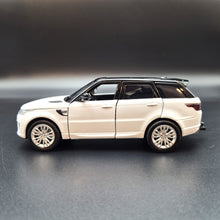 Load image into Gallery viewer, Explorafind 2022 Range Rover Sport White 1:32 Die Cast Car
