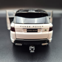 Load image into Gallery viewer, Explorafind 2022 Range Rover Sport White 1:32 Die Cast Car
