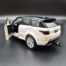 Load image into Gallery viewer, Explorafind 2022 Range Rover Sport White 1:32 Die Cast Car
