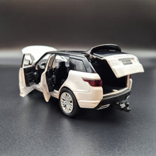 Load image into Gallery viewer, Explorafind 2022 Range Rover Sport White 1:32 Die Cast Car
