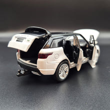 Load image into Gallery viewer, Explorafind 2022 Range Rover Sport White 1:32 Die Cast Car
