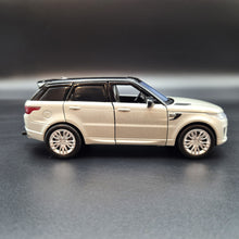 Load image into Gallery viewer, Explorafind 2022 Range Rover Sport Silver 1:32 Die Cast Car
