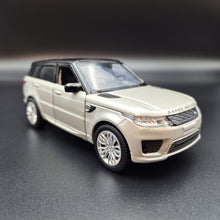 Load image into Gallery viewer, Explorafind 2022 Range Rover Sport Silver 1:32 Die Cast Car
