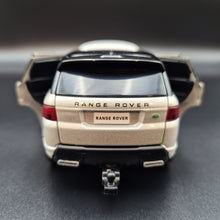 Load image into Gallery viewer, Explorafind 2022 Range Rover Sport Silver 1:32 Die Cast Car
