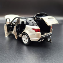 Load image into Gallery viewer, Explorafind 2022 Range Rover Sport Silver 1:32 Die Cast Car
