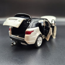 Load image into Gallery viewer, Explorafind 2022 Range Rover Sport Silver 1:32 Die Cast Car
