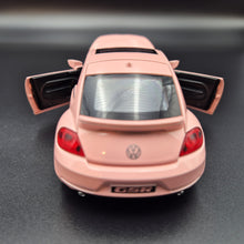 Load image into Gallery viewer, Explorafind 2010 Volkswagen New Beetle Pink 1:32 Die Cast Car
