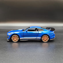 Load image into Gallery viewer, Explorafind 2022 Ford Mustang Shelby GT500 Blue 1:32 Die Cast Car
