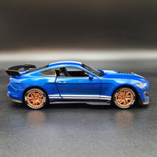 Load image into Gallery viewer, Explorafind 2022 Ford Mustang Shelby GT500 Blue 1:32 Die Cast Car
