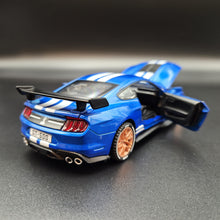 Load image into Gallery viewer, Explorafind 2022 Ford Mustang Shelby GT500 Blue 1:32 Die Cast Car
