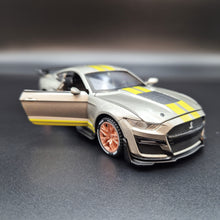 Load image into Gallery viewer, Explorafind 2022 Ford Mustang Shelby GT500 Grey 1:32 Die Cast Car
