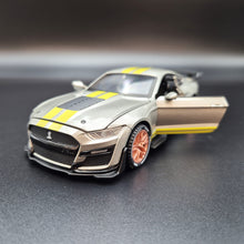 Load image into Gallery viewer, Explorafind 2022 Ford Mustang Shelby GT500 Grey 1:32 Die Cast Car
