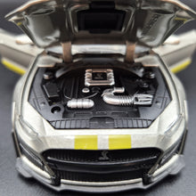 Load image into Gallery viewer, Explorafind 2022 Ford Mustang Shelby GT500 Grey 1:32 Die Cast Car
