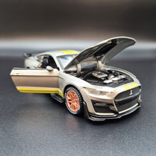 Load image into Gallery viewer, Explorafind 2022 Ford Mustang Shelby GT500 Grey 1:32 Die Cast Car
