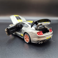 Load image into Gallery viewer, Explorafind 2022 Ford Mustang Shelby GT500 Grey 1:32 Die Cast Car
