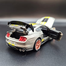 Load image into Gallery viewer, Explorafind 2022 Ford Mustang Shelby GT500 Grey 1:32 Die Cast Car
