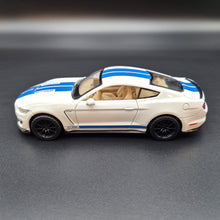 Load image into Gallery viewer, Explorafind 2020 Ford Mustang Shelby GT350 White 1:32 Die Cast Car
