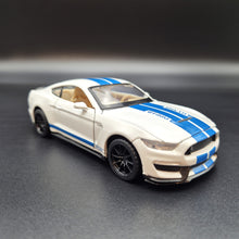 Load image into Gallery viewer, Explorafind 2020 Ford Mustang Shelby GT350 White 1:32 Die Cast Car
