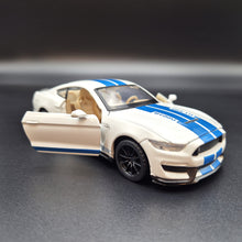 Load image into Gallery viewer, Explorafind 2020 Ford Mustang Shelby GT350 White 1:32 Die Cast Car
