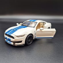 Load image into Gallery viewer, Explorafind 2020 Ford Mustang Shelby GT350 White 1:32 Die Cast Car
