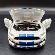 Load image into Gallery viewer, Explorafind 2020 Ford Mustang Shelby GT350 White 1:32 Die Cast Car
