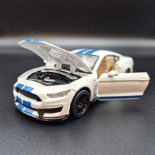 Load image into Gallery viewer, Explorafind 2020 Ford Mustang Shelby GT350 White 1:32 Die Cast Car
