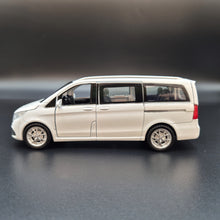 Load image into Gallery viewer, Explorafind 2021 Mercedes-Benz V-Class V260 White 1:36 Die Cast Van
