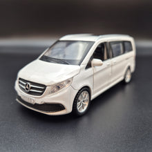 Load image into Gallery viewer, Explorafind 2021 Mercedes-Benz V-Class V260 White 1:36 Die Cast Van
