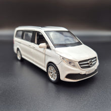 Load image into Gallery viewer, Explorafind 2021 Mercedes-Benz V-Class V260 White 1:36 Die Cast Van
