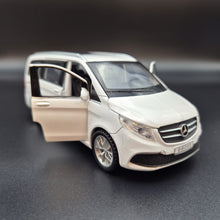 Load image into Gallery viewer, Explorafind 2021 Mercedes-Benz V-Class V260 White 1:36 Die Cast Van
