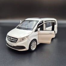 Load image into Gallery viewer, Explorafind 2021 Mercedes-Benz V-Class V260 White 1:36 Die Cast Van
