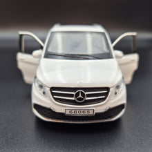 Load image into Gallery viewer, Explorafind 2021 Mercedes-Benz V-Class V260 White 1:36 Die Cast Van
