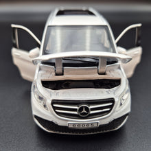 Load image into Gallery viewer, Explorafind 2021 Mercedes-Benz V-Class V260 White 1:36 Die Cast Van
