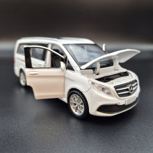 Load image into Gallery viewer, Explorafind 2021 Mercedes-Benz V-Class V260 White 1:36 Die Cast Van
