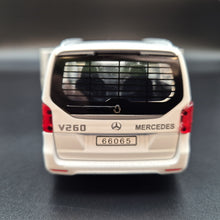 Load image into Gallery viewer, Explorafind 2021 Mercedes-Benz V-Class V260 White 1:36 Die Cast Van
