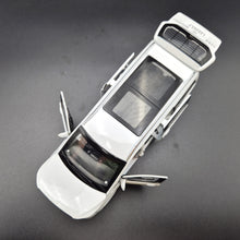 Load image into Gallery viewer, Explorafind 2021 Mercedes-Benz V-Class V260 White 1:36 Die Cast Van
