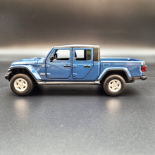 Load image into Gallery viewer, Explorafind 2022 Jeep Gladiator Rubicon Blue 1:32 Die Cast Car
