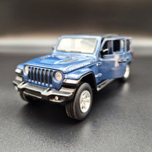 Load image into Gallery viewer, Explorafind 2022 Jeep Gladiator Rubicon Blue 1:32 Die Cast Car
