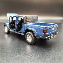 Load image into Gallery viewer, Explorafind 2022 Jeep Gladiator Rubicon Blue 1:32 Die Cast Car
