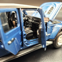 Load image into Gallery viewer, Explorafind 2022 Jeep Gladiator Rubicon Blue 1:32 Die Cast Car
