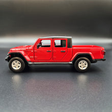 Load image into Gallery viewer, Explorafind 2022 Jeep Gladiator Rubicon Red 1:32 Die Cast Car
