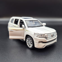 Load image into Gallery viewer, Explorafind 2021 Toyota Land Cruiser White 1:32 Die Cast Car
