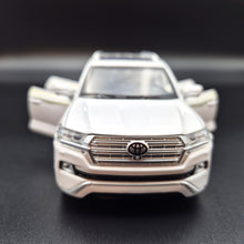 Load image into Gallery viewer, Explorafind 2021 Toyota Land Cruiser White 1:32 Die Cast Car
