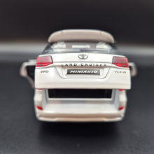 Load image into Gallery viewer, Explorafind 2021 Toyota Land Cruiser White 1:32 Die Cast Car
