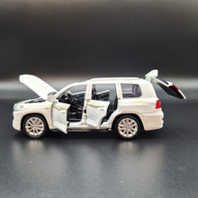 Load image into Gallery viewer, Explorafind 2021 Toyota Land Cruiser White 1:32 Die Cast Car
