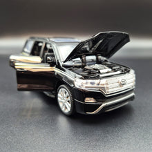 Load image into Gallery viewer, Explorafind 2021 Toyota Land Cruiser Black 1:32 Die Cast Car
