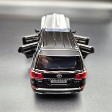 Load image into Gallery viewer, Explorafind 2021 Toyota Land Cruiser Black 1:32 Die Cast Car
