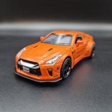 Load image into Gallery viewer, Explorafind 2020 Nissan GT-R R-35 Orange 1:32 Die Cast Car
