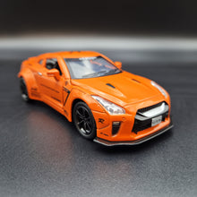 Load image into Gallery viewer, Explorafind 2020 Nissan GT-R R-35 Orange 1:32 Die Cast Car
